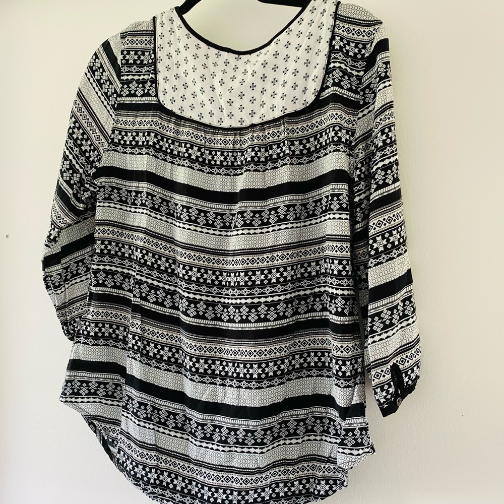 Patterned n’ Tied Top - Picture 3 of 4